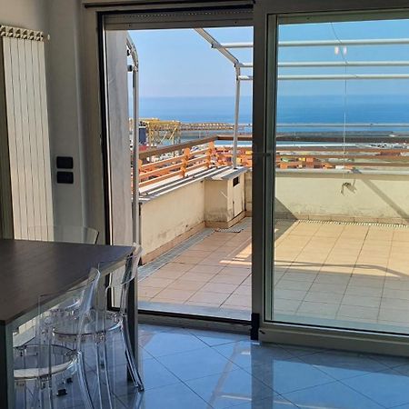 Attico Con Vista Su Genova Apartamento Exterior foto