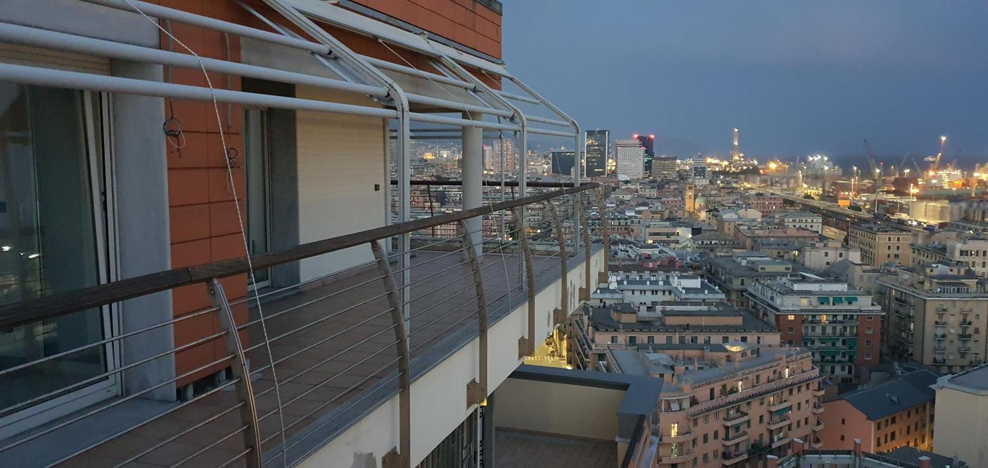 Attico Con Vista Su Genova Apartamento Exterior foto